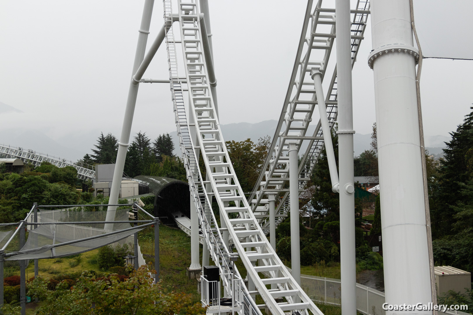 People have reported breaking bones on the Dodonpa roller coaster